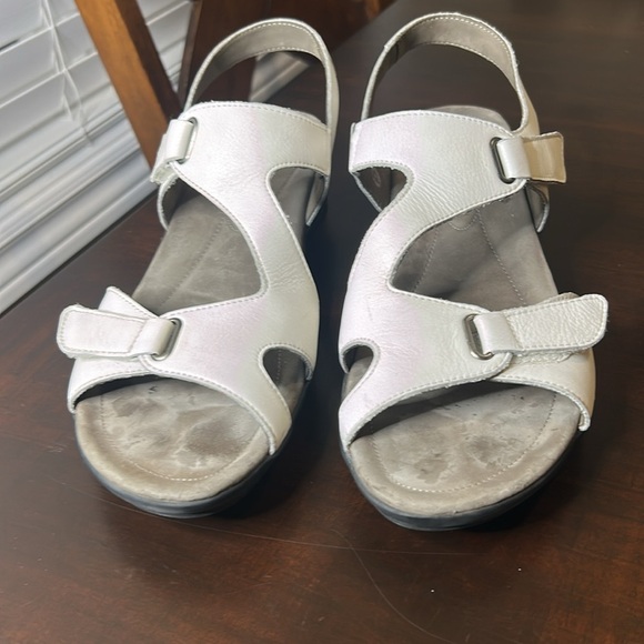 Mephisto Womens Paris Leather White Sandals
size EU 42 - Picture 10 of 17